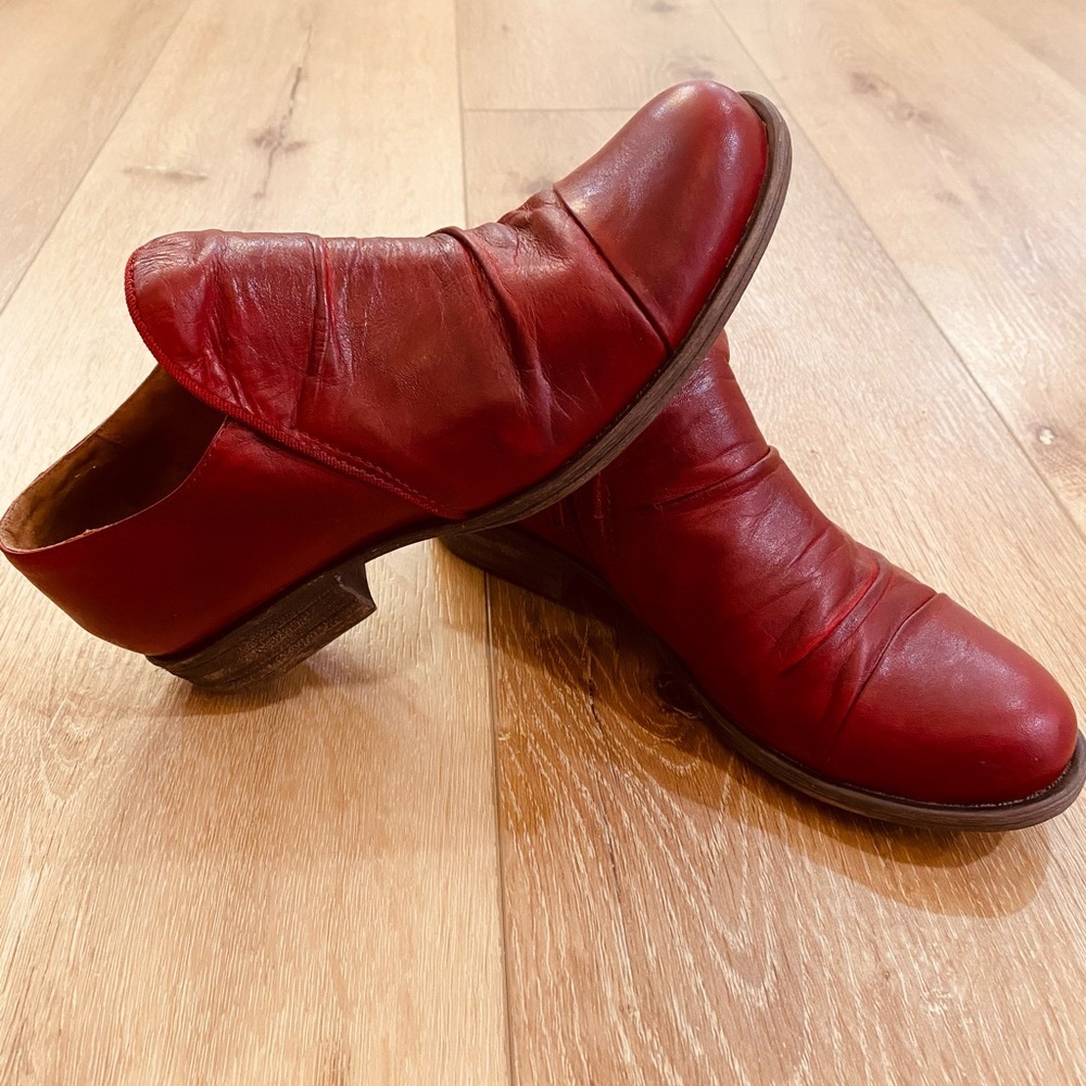 Miz Mooz Shoes Women’s 6 Red Lilith Leather Booties Ruched New York Preppy Chic